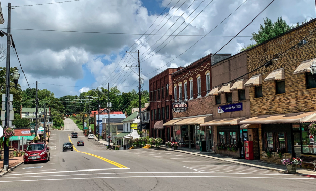 Scenic view of Dandridge, Tennessee, showcasing the historic town against a backdrop of the Smoky Mountains